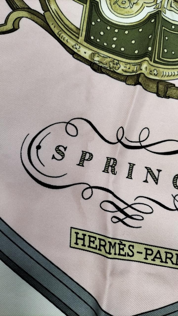 シミのようなものあり