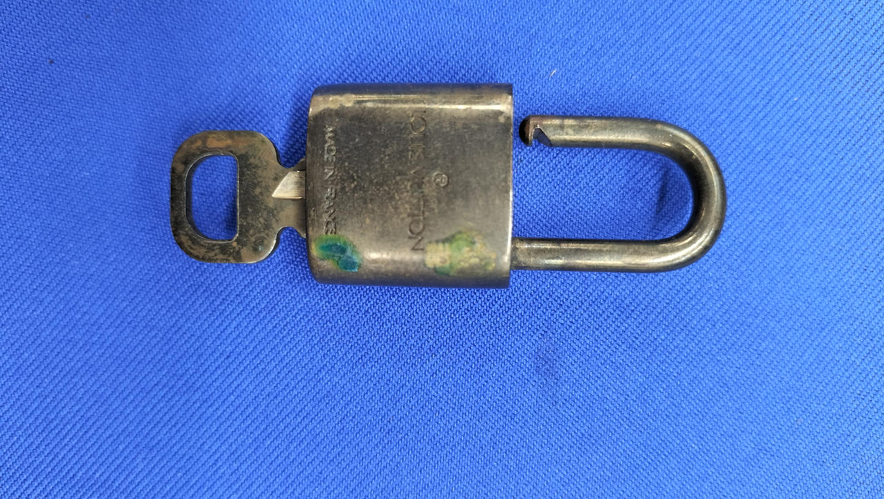 パドロック鍵ありサビあり