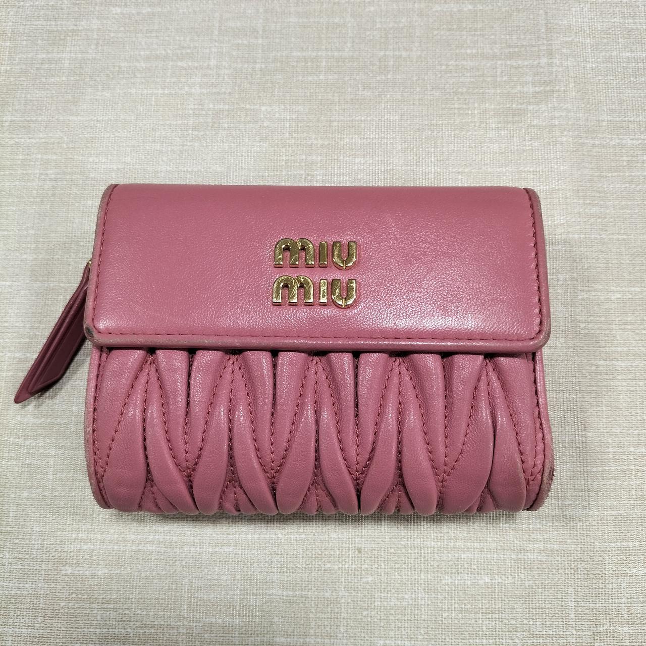 【限定値下げ中】miumiu 折り畳み財布 MIUMIU【SALE】□国内発□レザーリボンの二つ折りウォレット