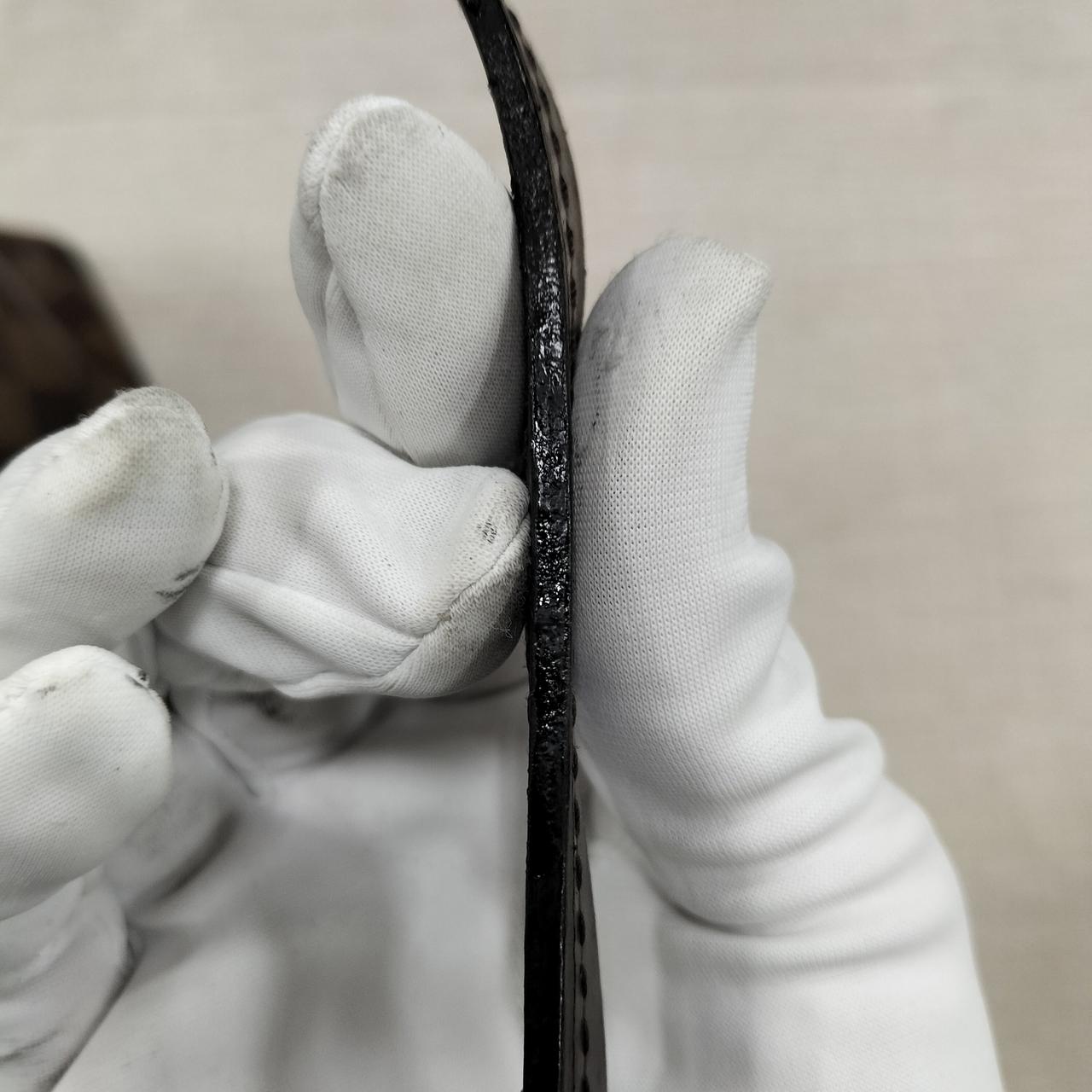 手持ち部分が全体的に少しベタつきます