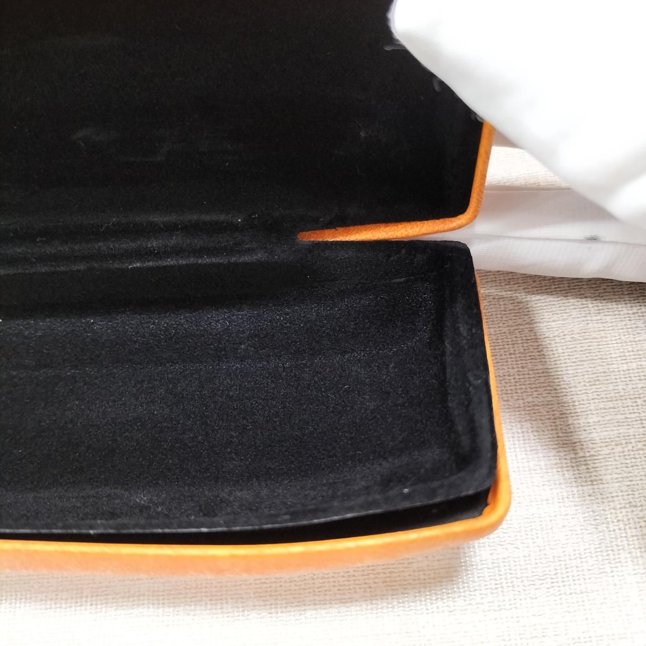 ケース内部剥がれあります。