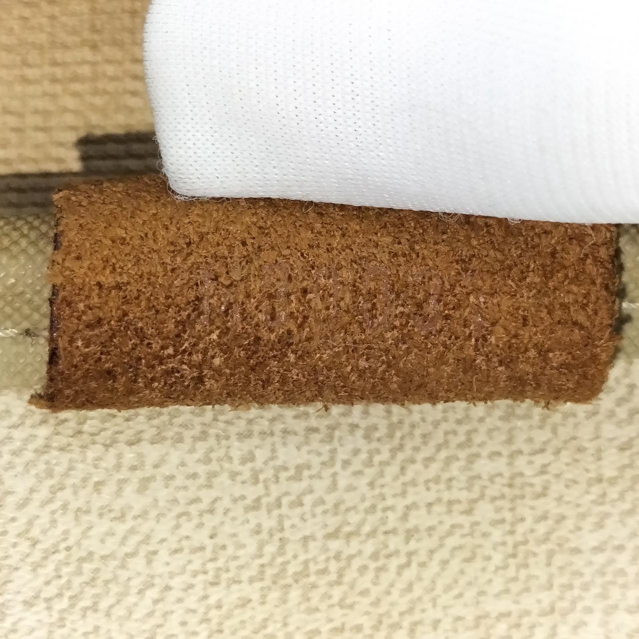 見えにくいですがシリアルがあります