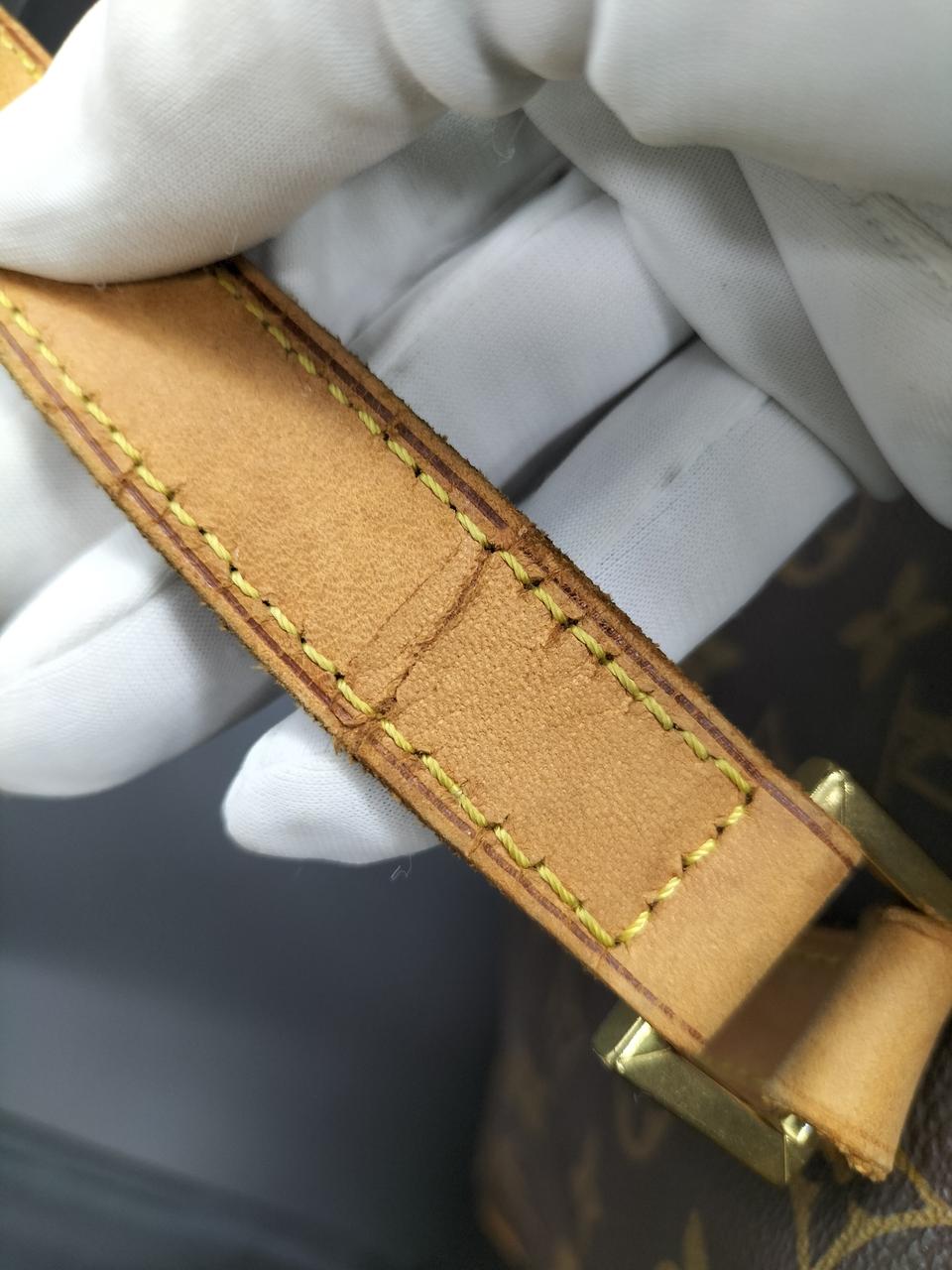 4箇所とも取っ手内側に割れがあります