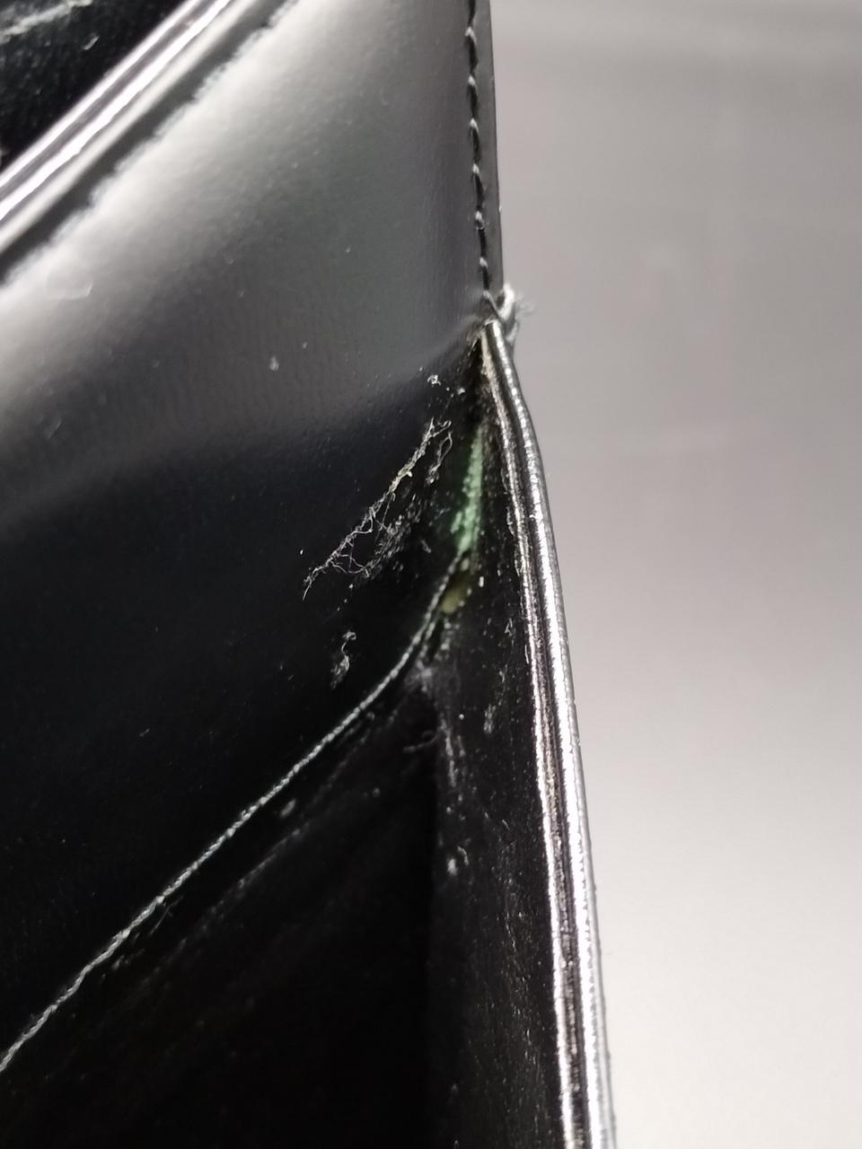 破れている箇所があります