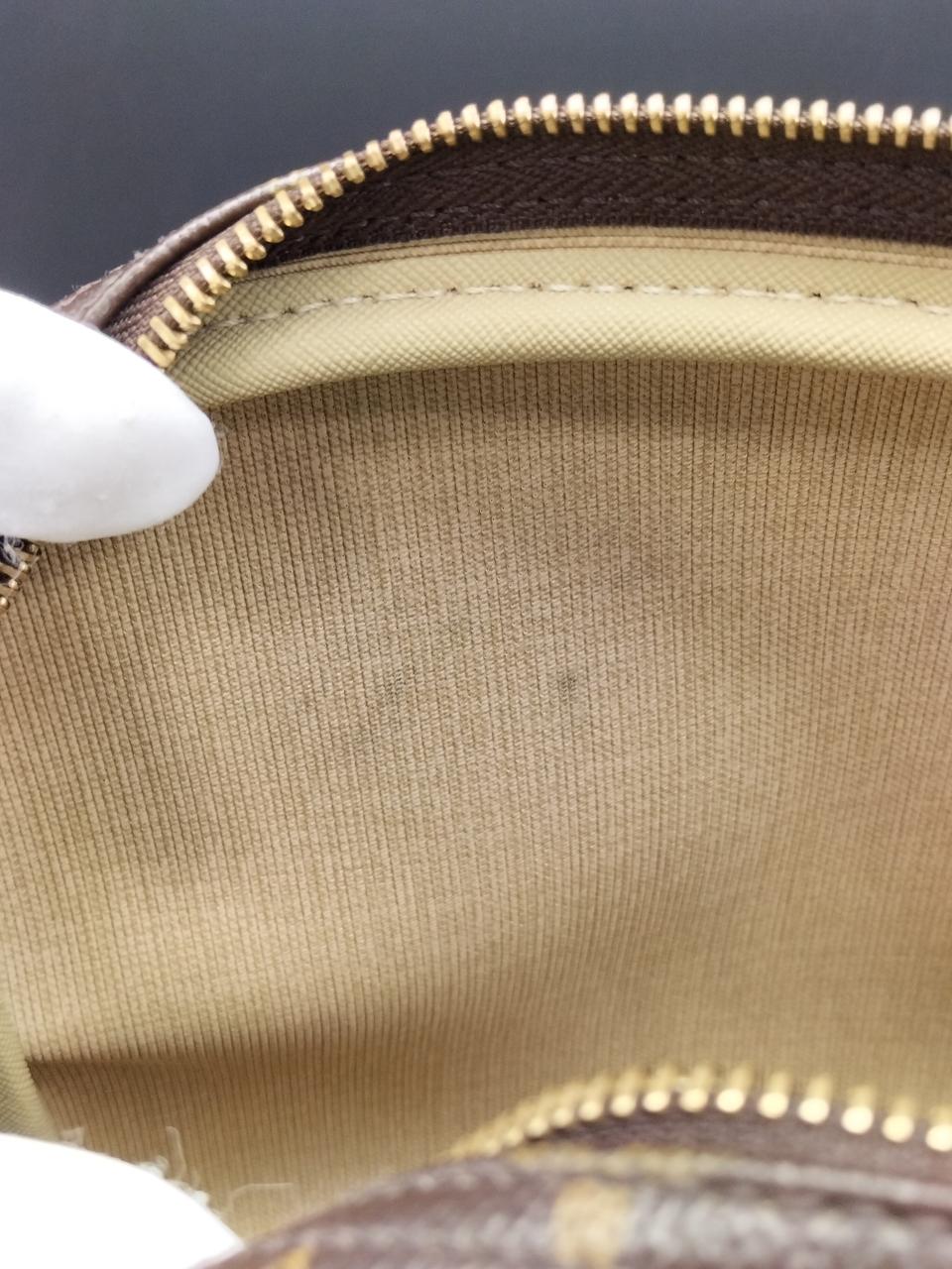 中に多少シミ汚れがあります