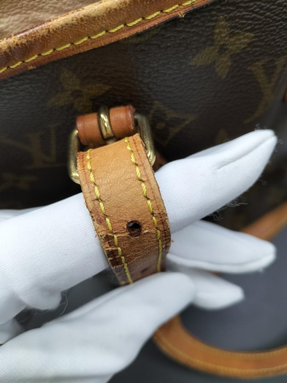 取っ手に全体的に割れがあります