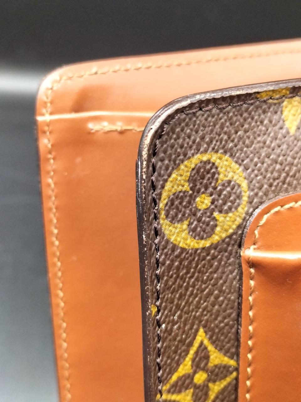 角に少しスレがあります