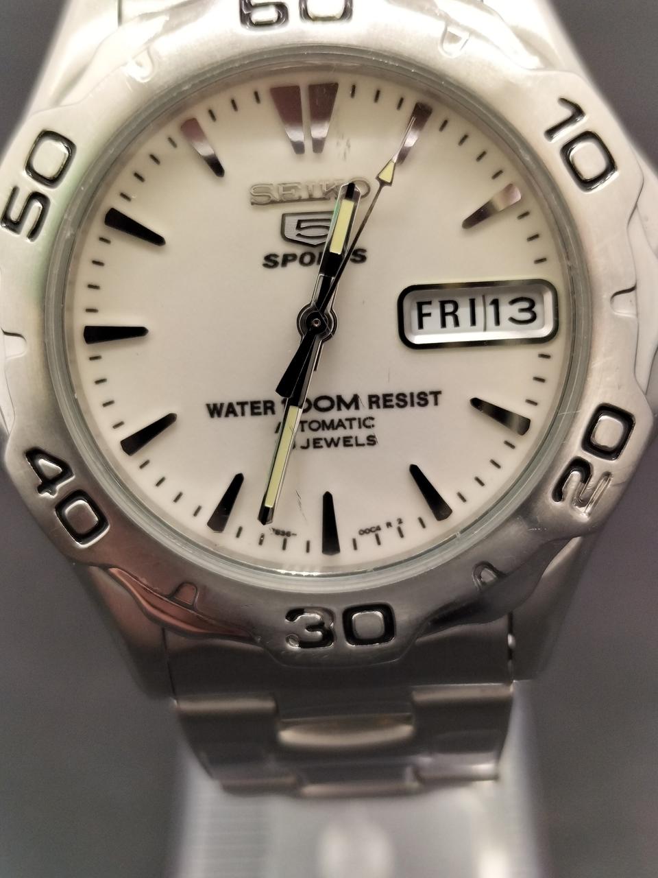 ガラスにキズがあります