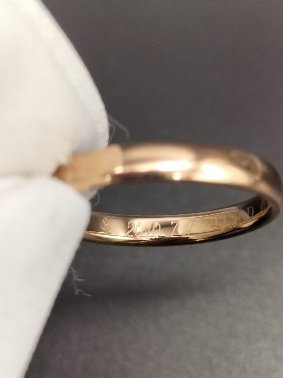 日付や名前の刻印があります