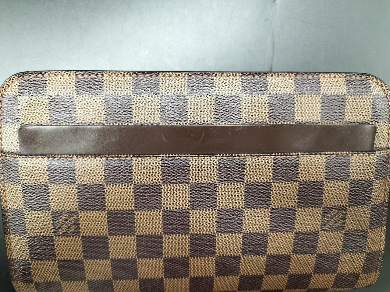 スレている箇所があります