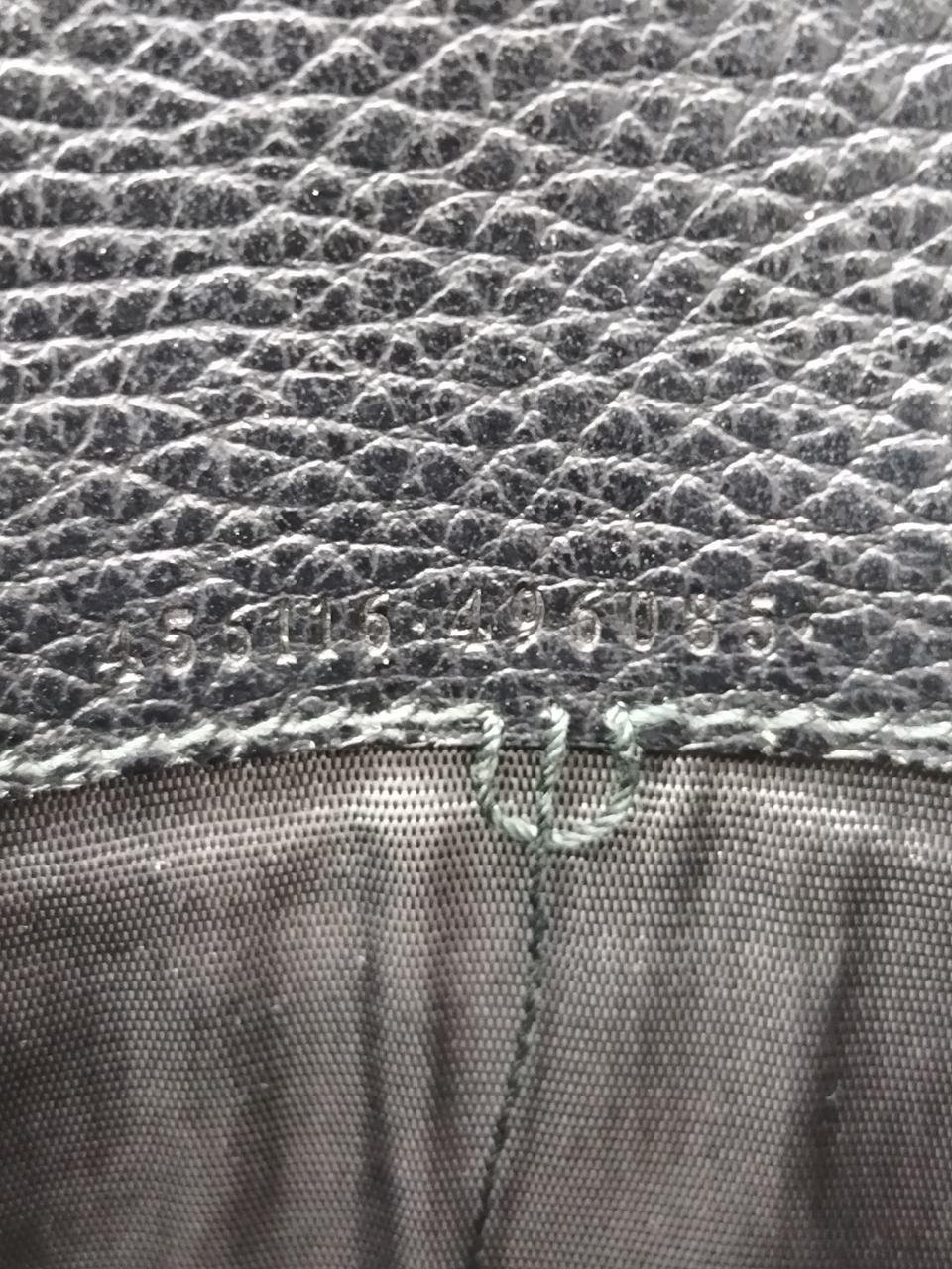 糸のほつれている箇所あります