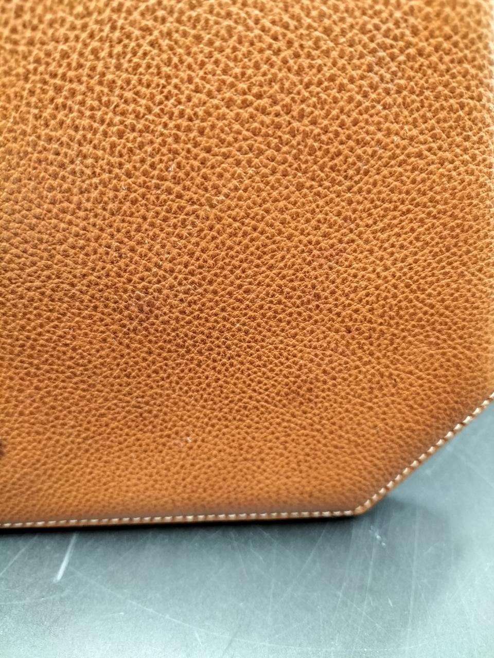 見えにくいですがシミ汚れあります