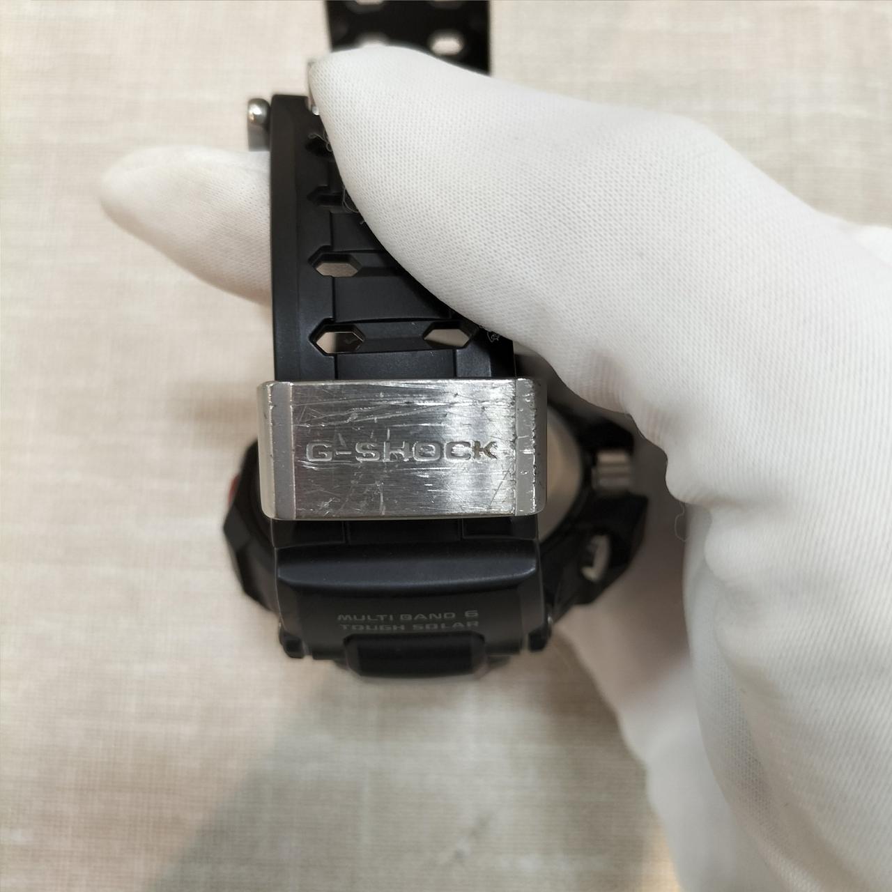 留め具にかなりキズがあります