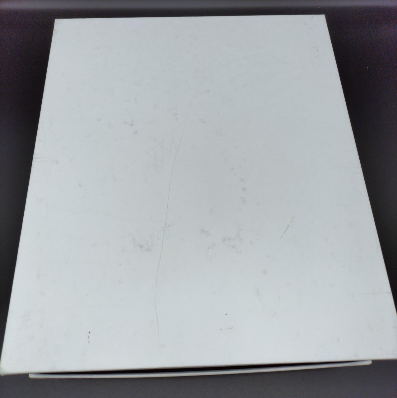 箱底面汚れあり