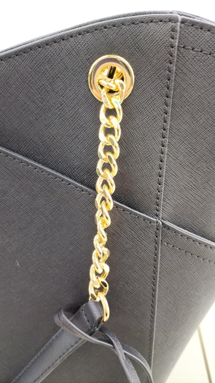 目立ったキズ無し