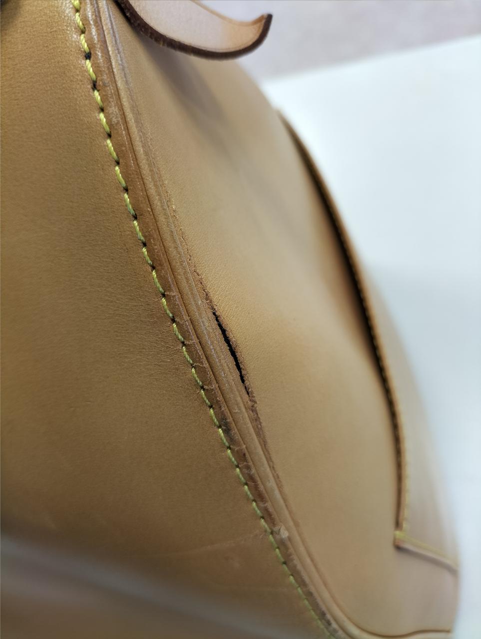 右側側面破けあり