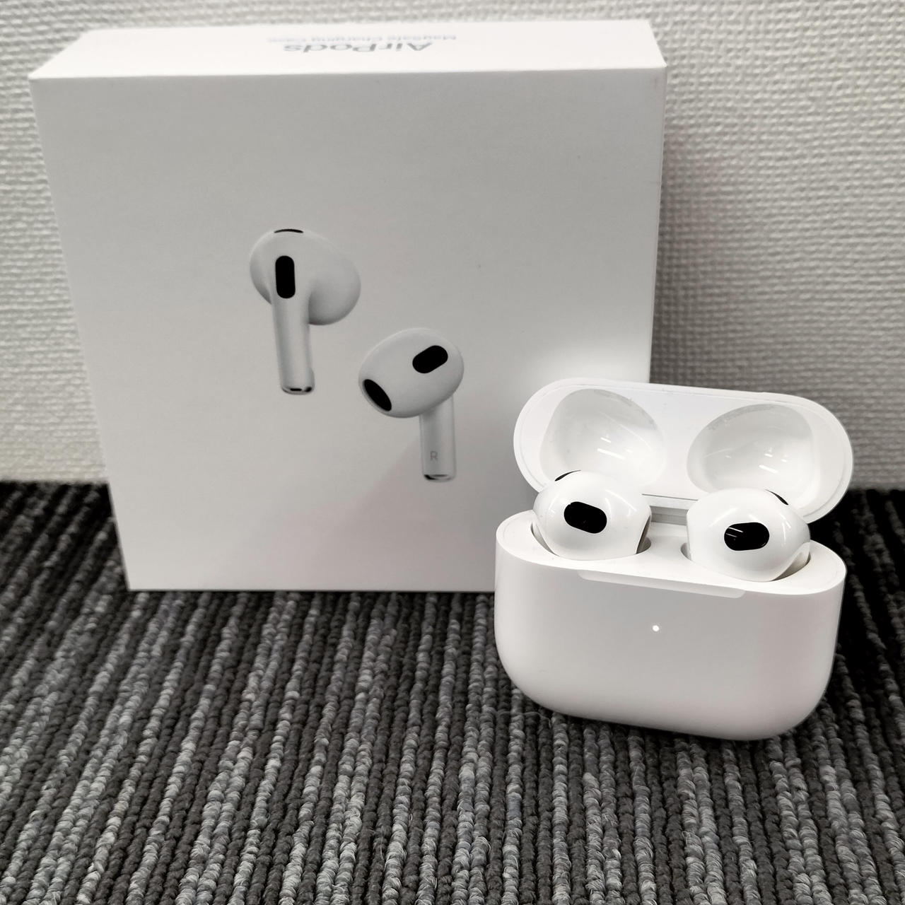 アップルコンピュータジャパン(APPLE)|【キズ・汚れ有り】AirPods 第3
