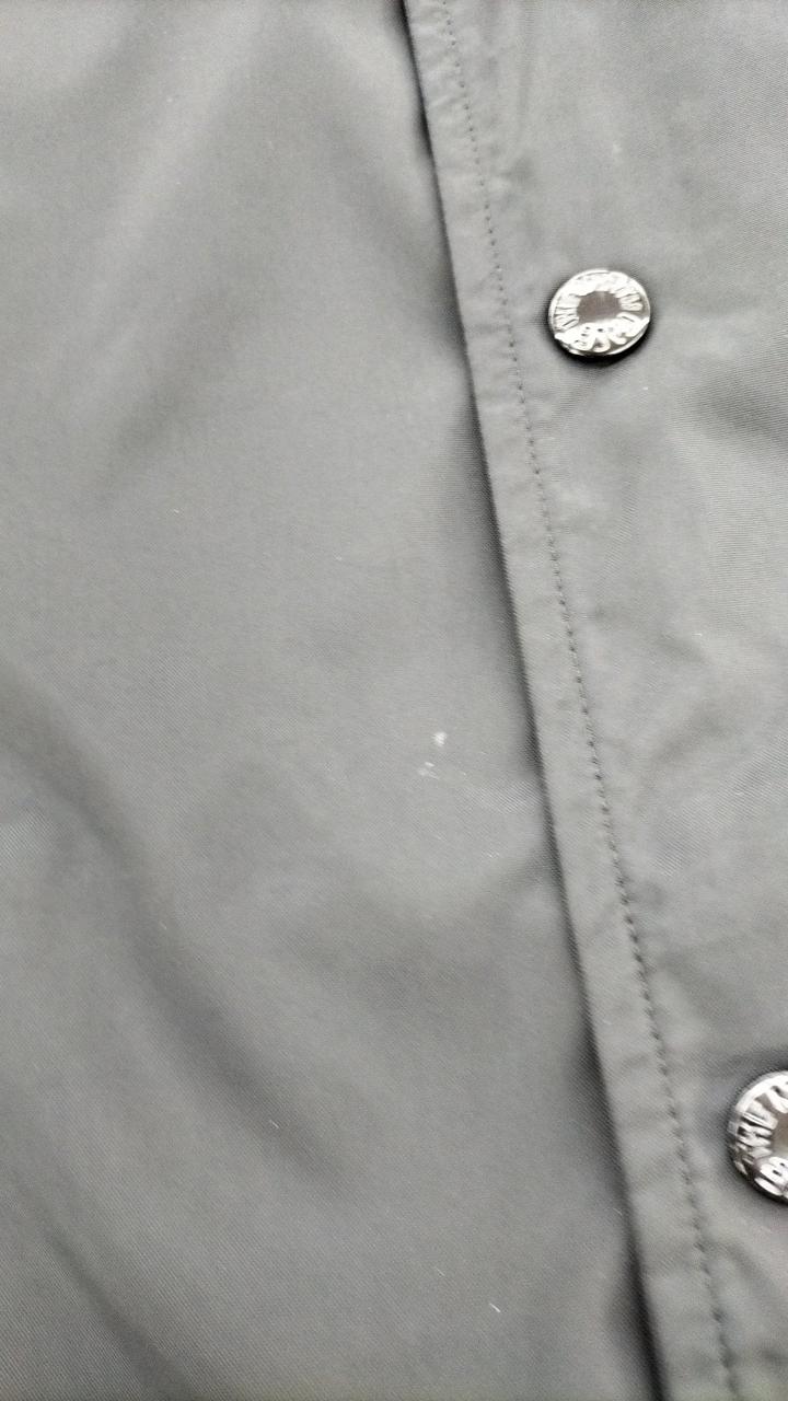 こちらの白い汚れが他にも少しあります。