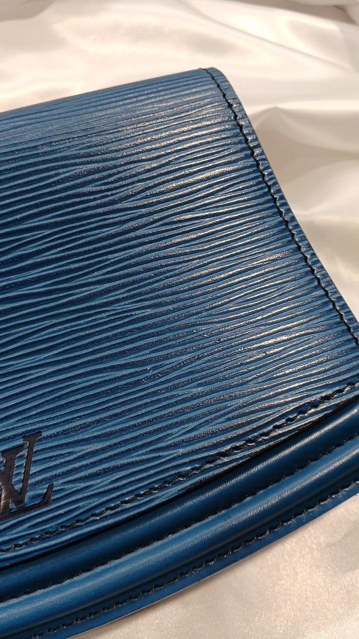 小さなキズあり。