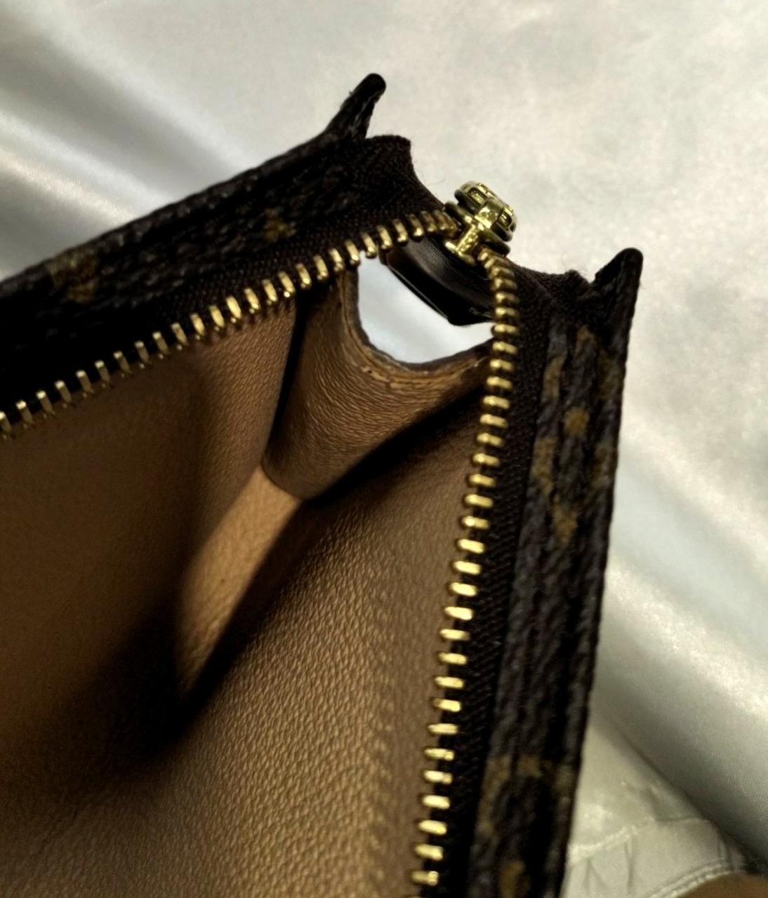 内側小さな剥がれあります。