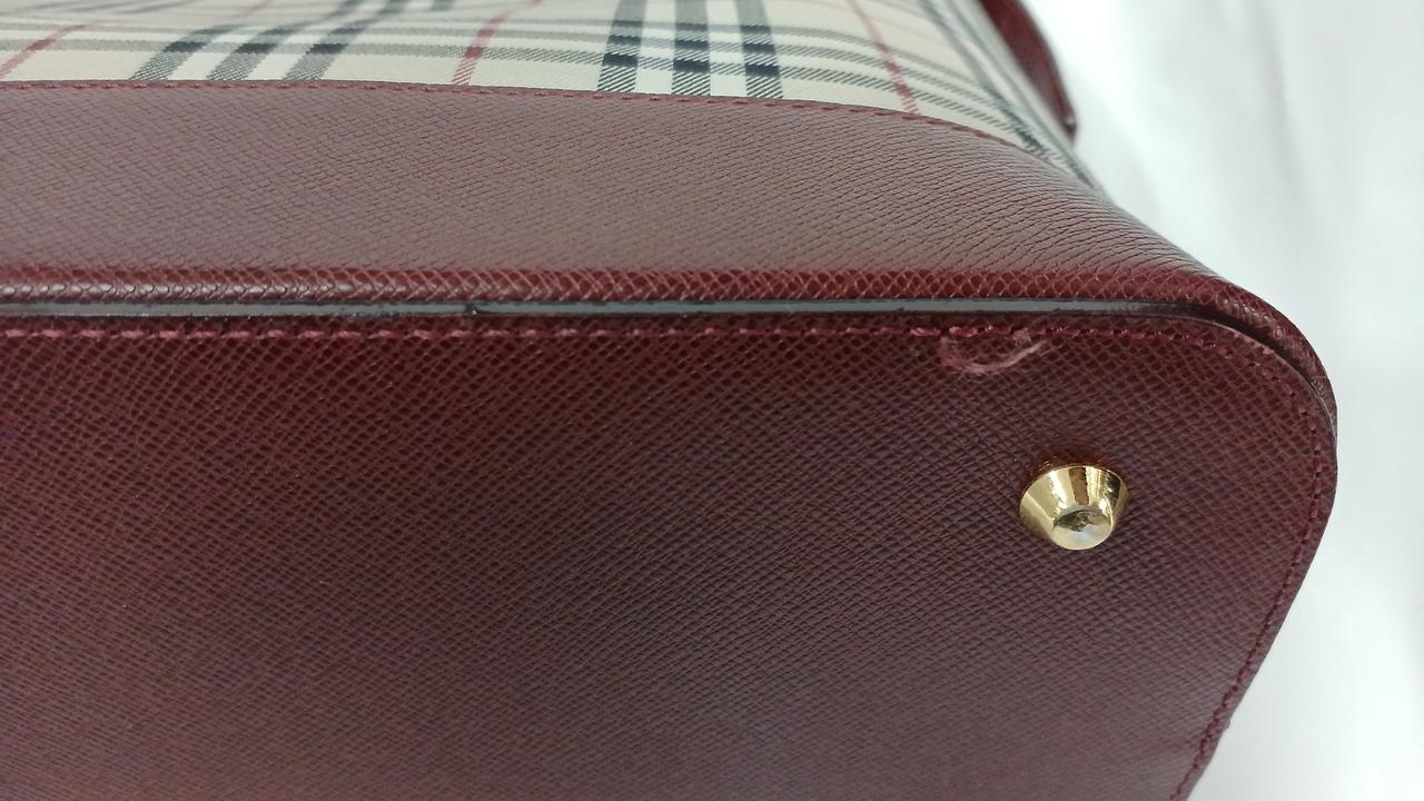 1枚目から見て左奥です。