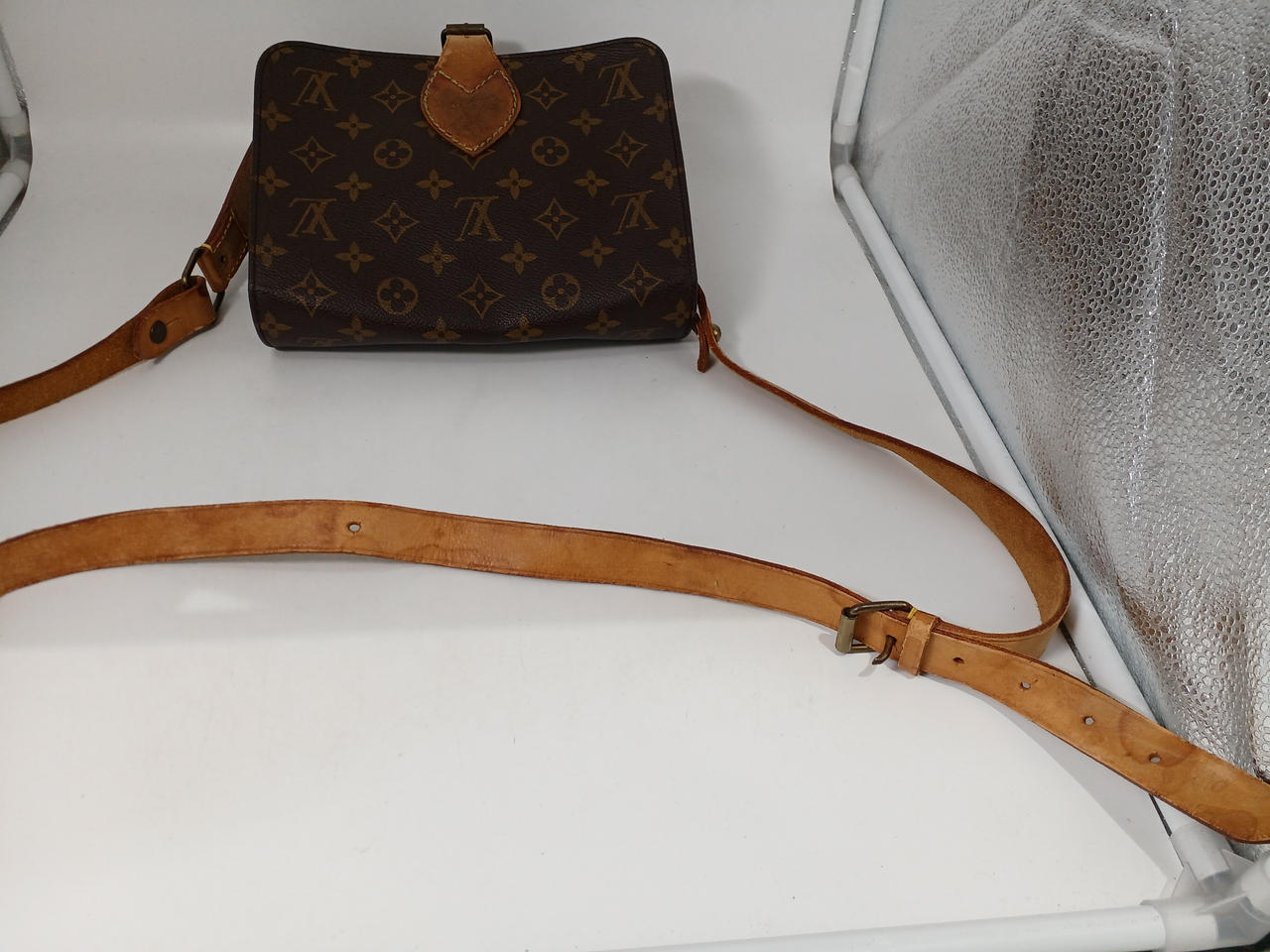 ショルダーベルト汚れ、劣化、亀裂等あり