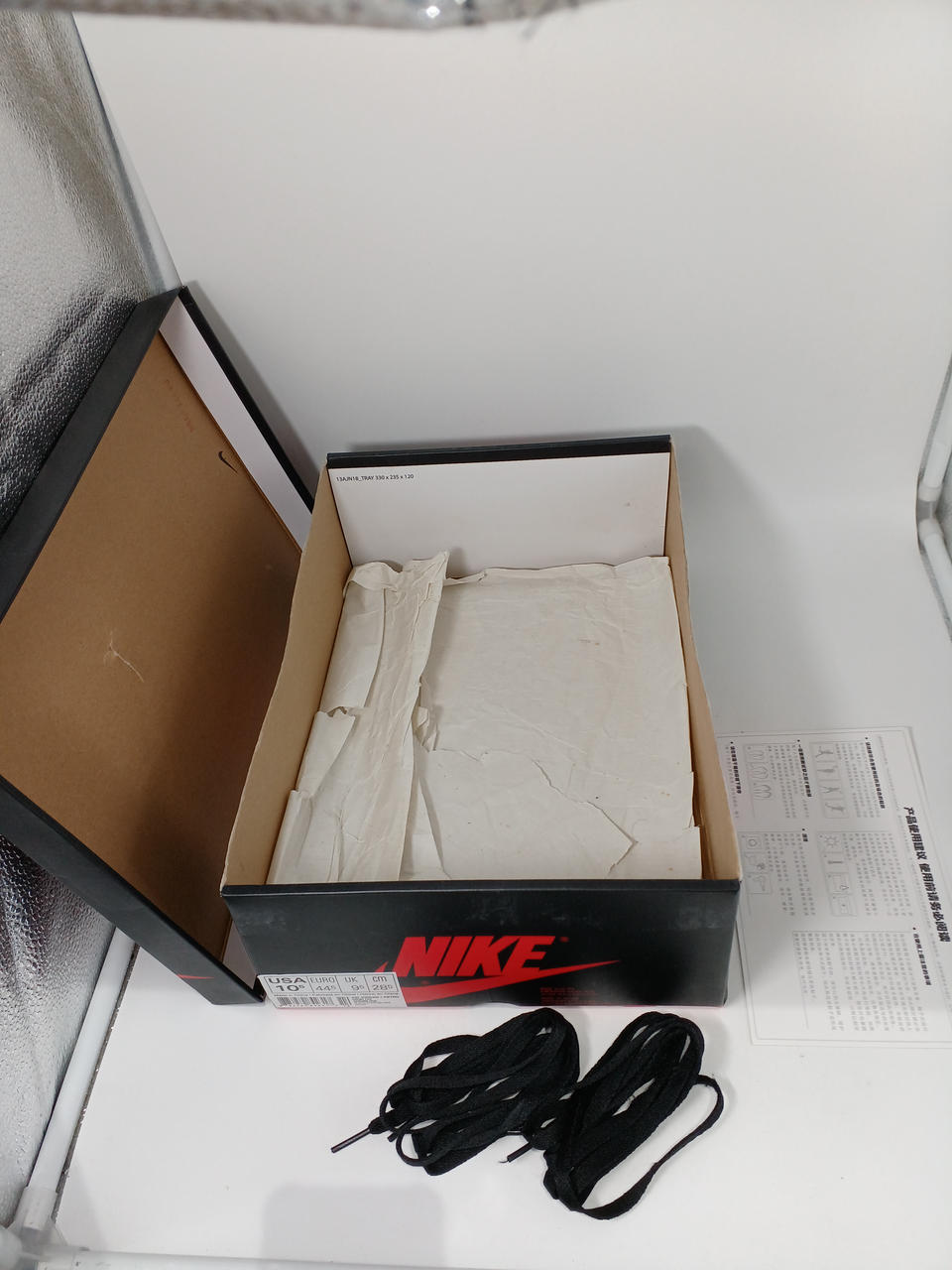 付属の靴ヒモ毛羽立ち等のダメージあります