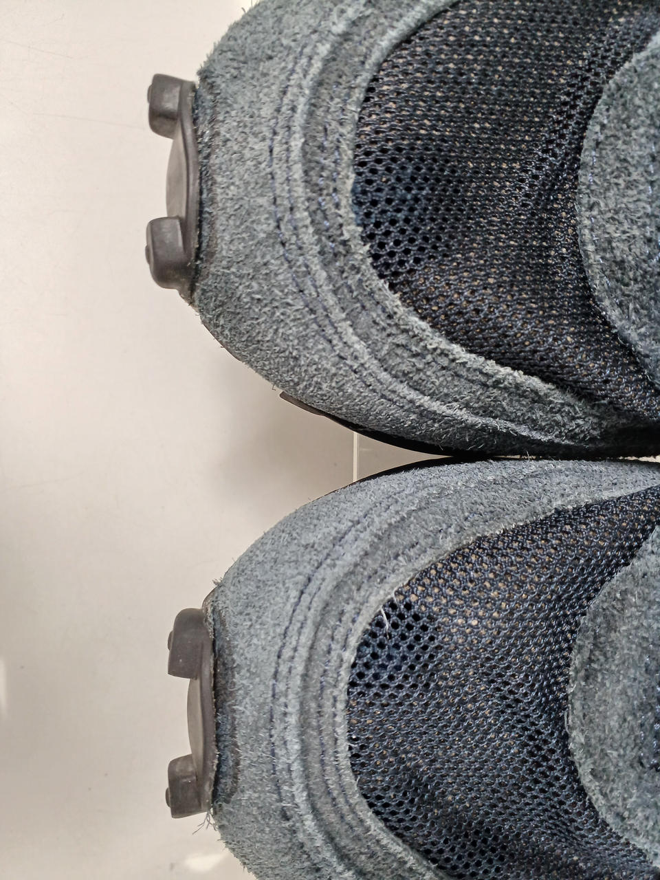 つま先剥がれあり。