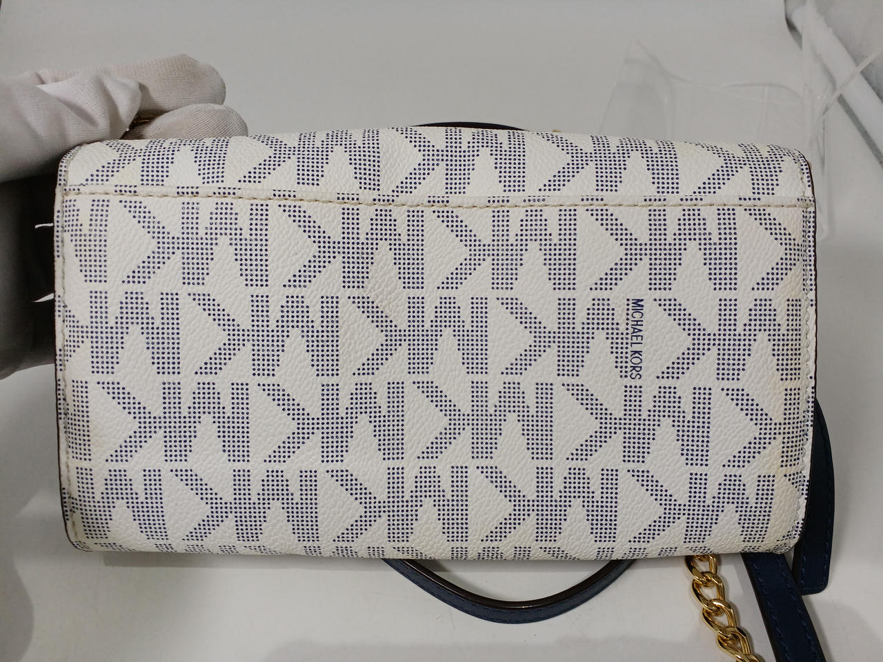 黄ばみあります。