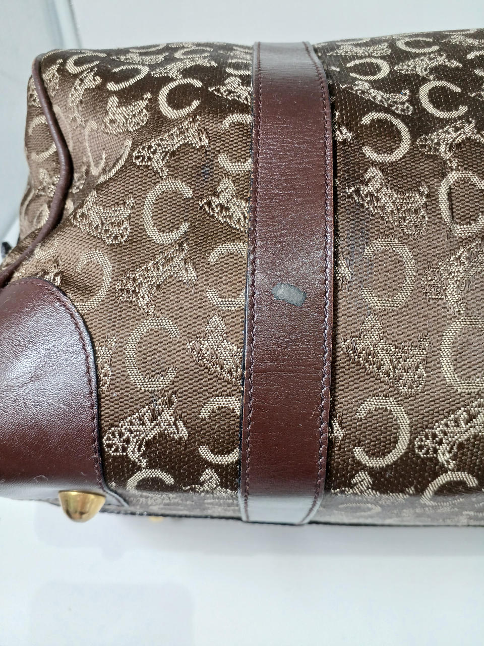 レザー剥がれが有ります