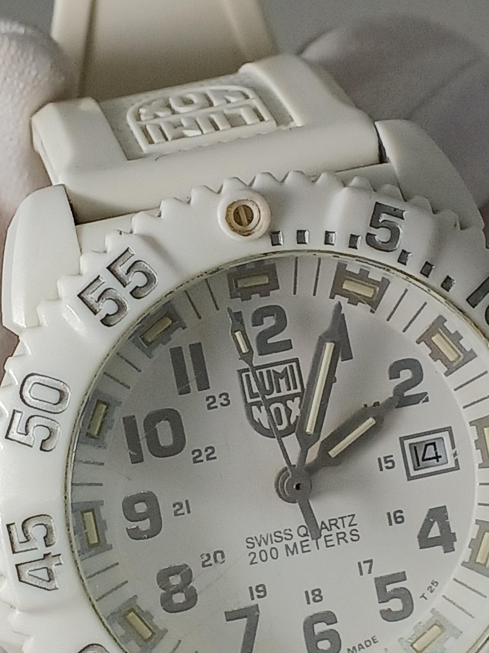 12時上のパーツが欠損しています