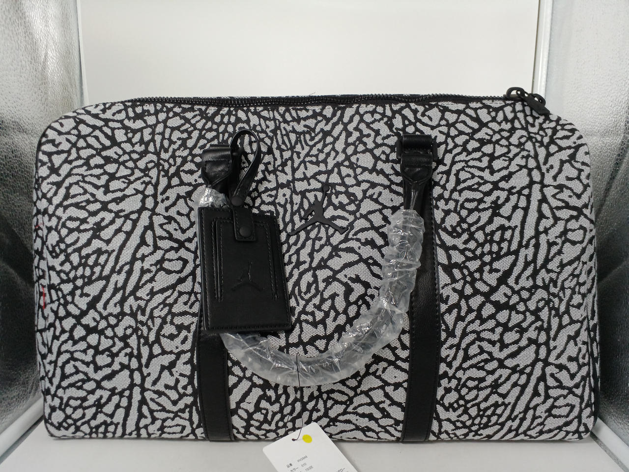【新品・未使用】JORDAN ボストンバッグ 黒 ロゴ入り JORDAN BRAND JAM MONOGRAM DUFFLE BAG / ジョーダン ブランド