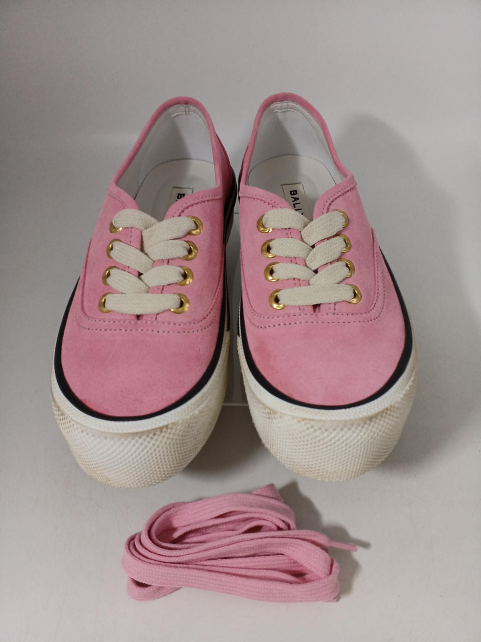 未使用品ですがゴム部が茶色になってます。