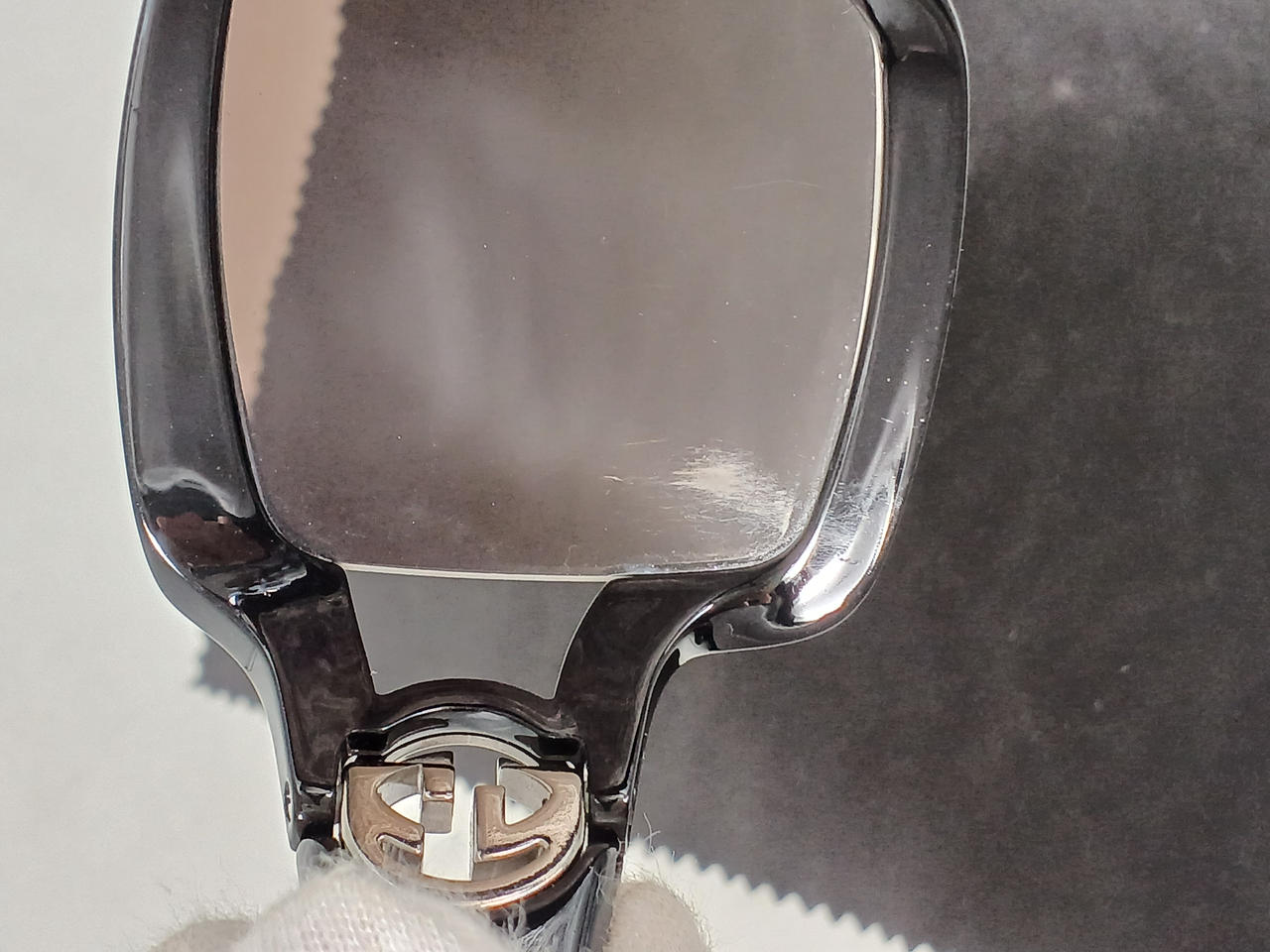 隅にキズあります。