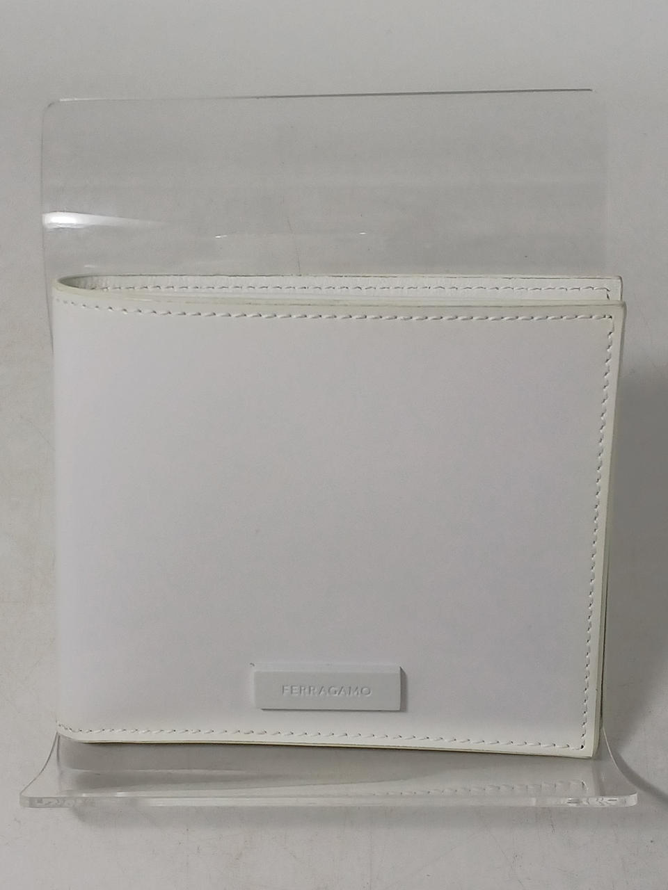 縁が黄ばんでいます