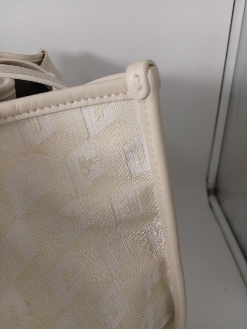 シミあります。