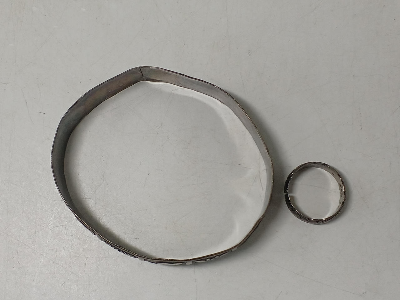 バングル直径7.8cm
歪みあります。