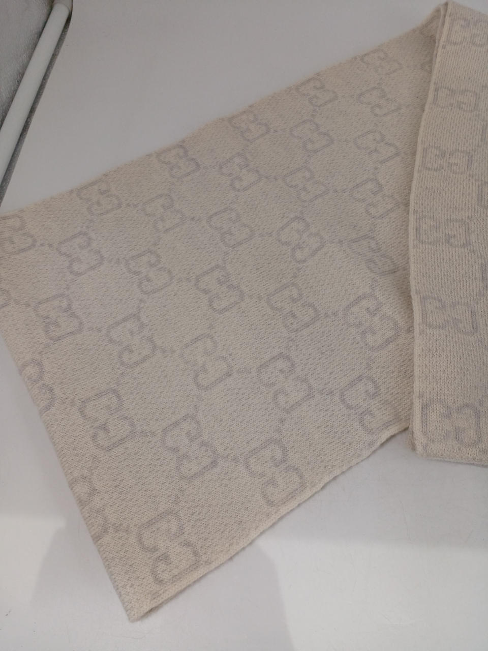 ヤケがあるように見えます。