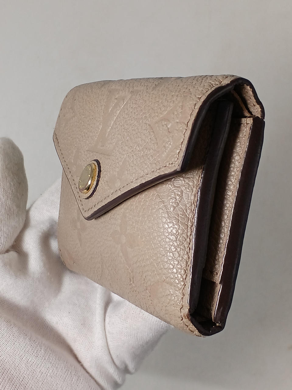 使用により膨らみがあります