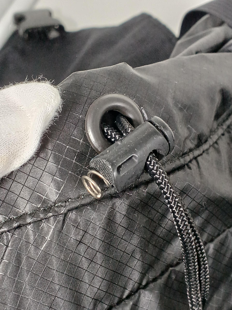 留め具破損あり