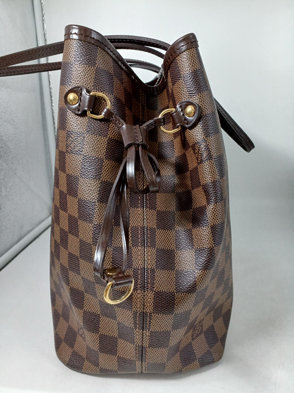 ヒモが丸まってます