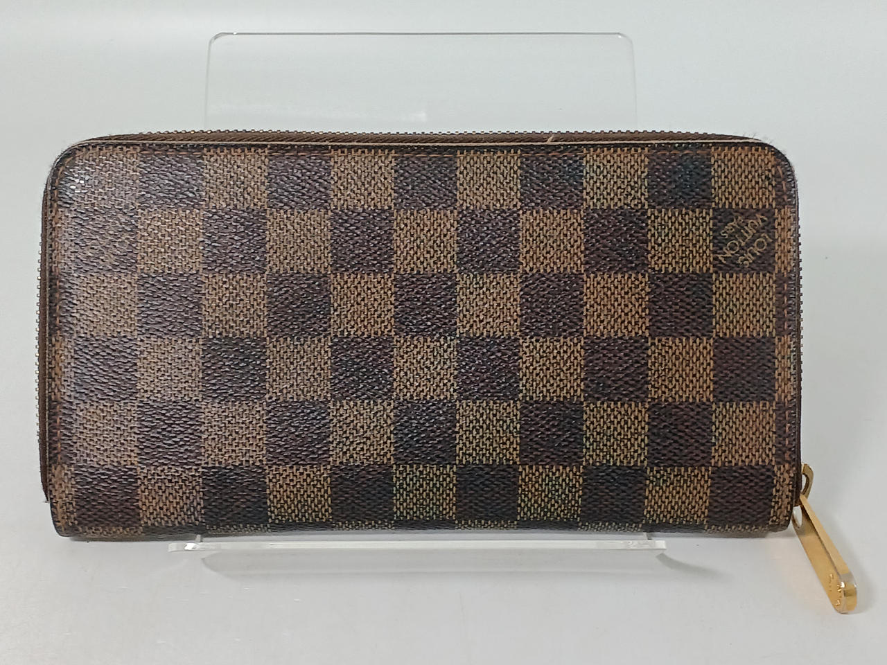 全体的に変色、使用感が目立ちます。