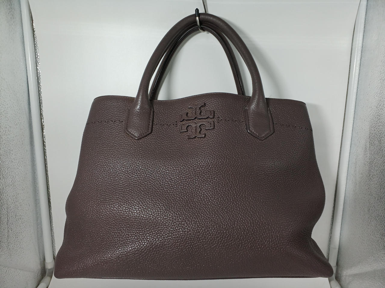 紫がかったグレーです