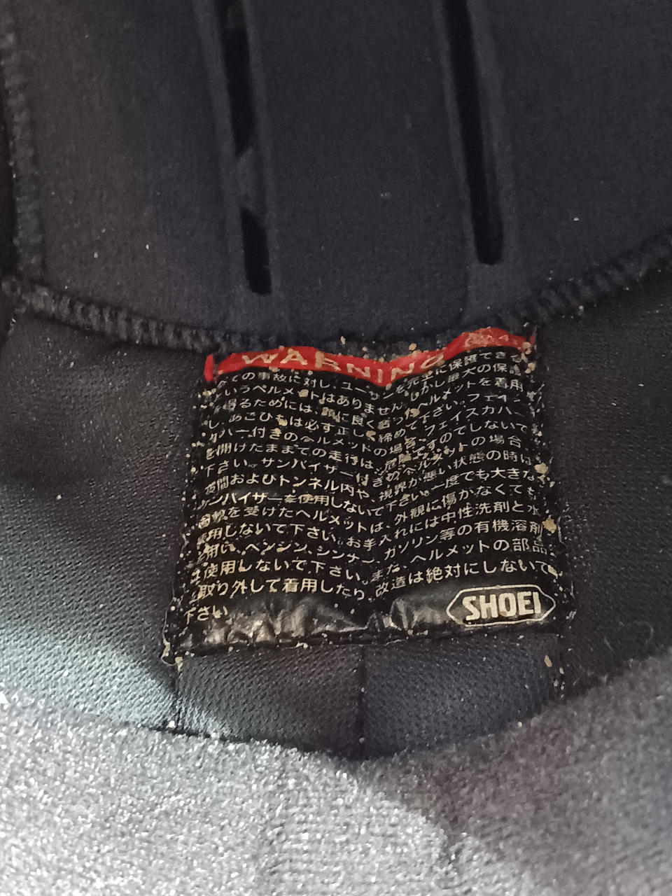 ボロボロ、ベタつきあります。