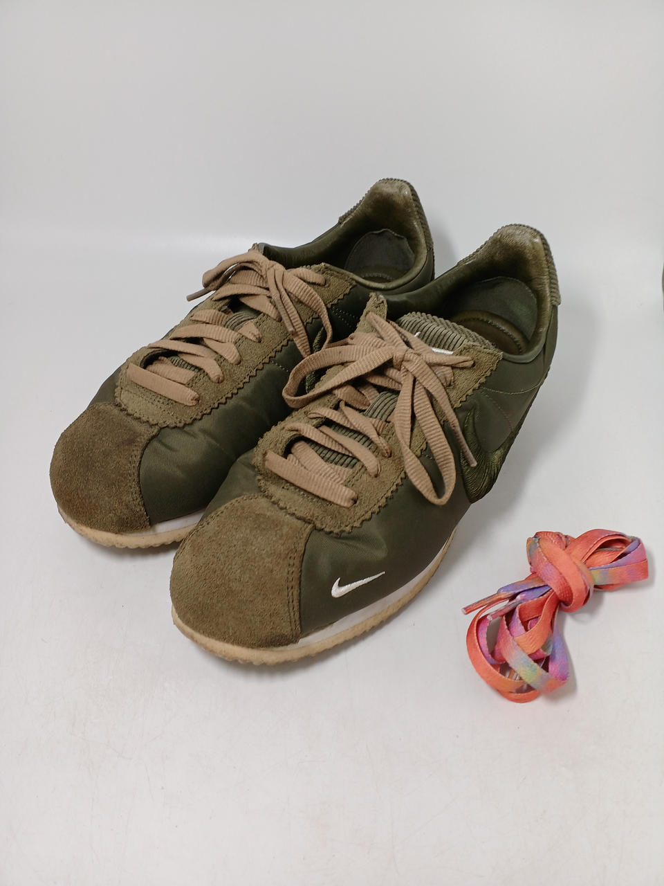 靴ヒモが付属しています。