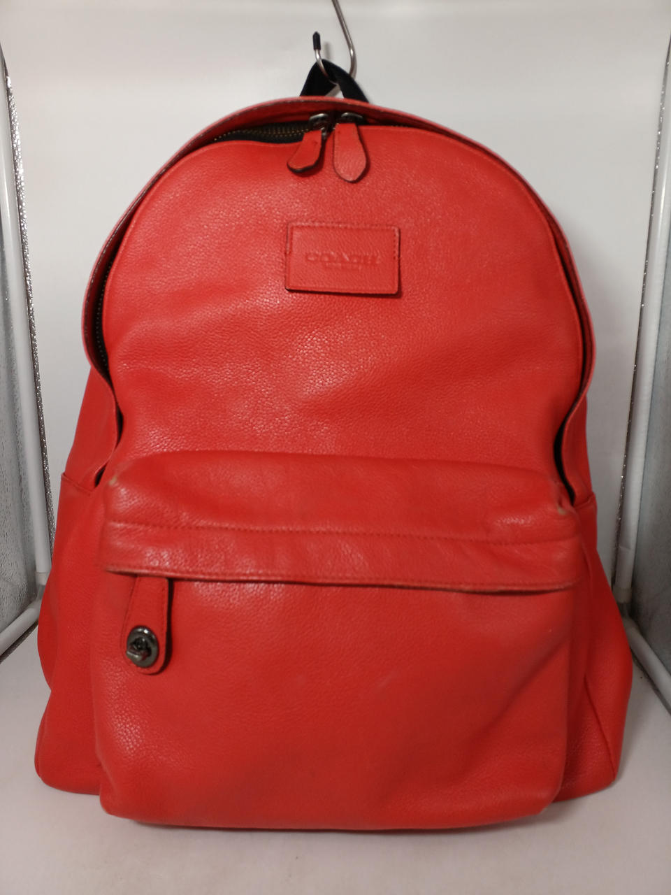 鮮やかなオレンジ色です