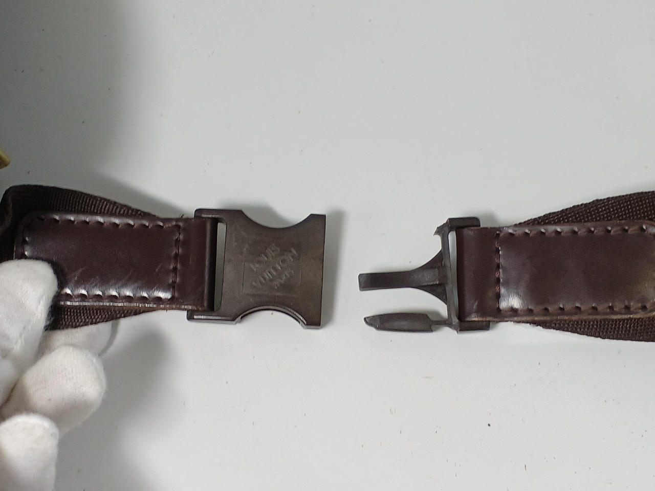留め具折れてますが、使用できます
