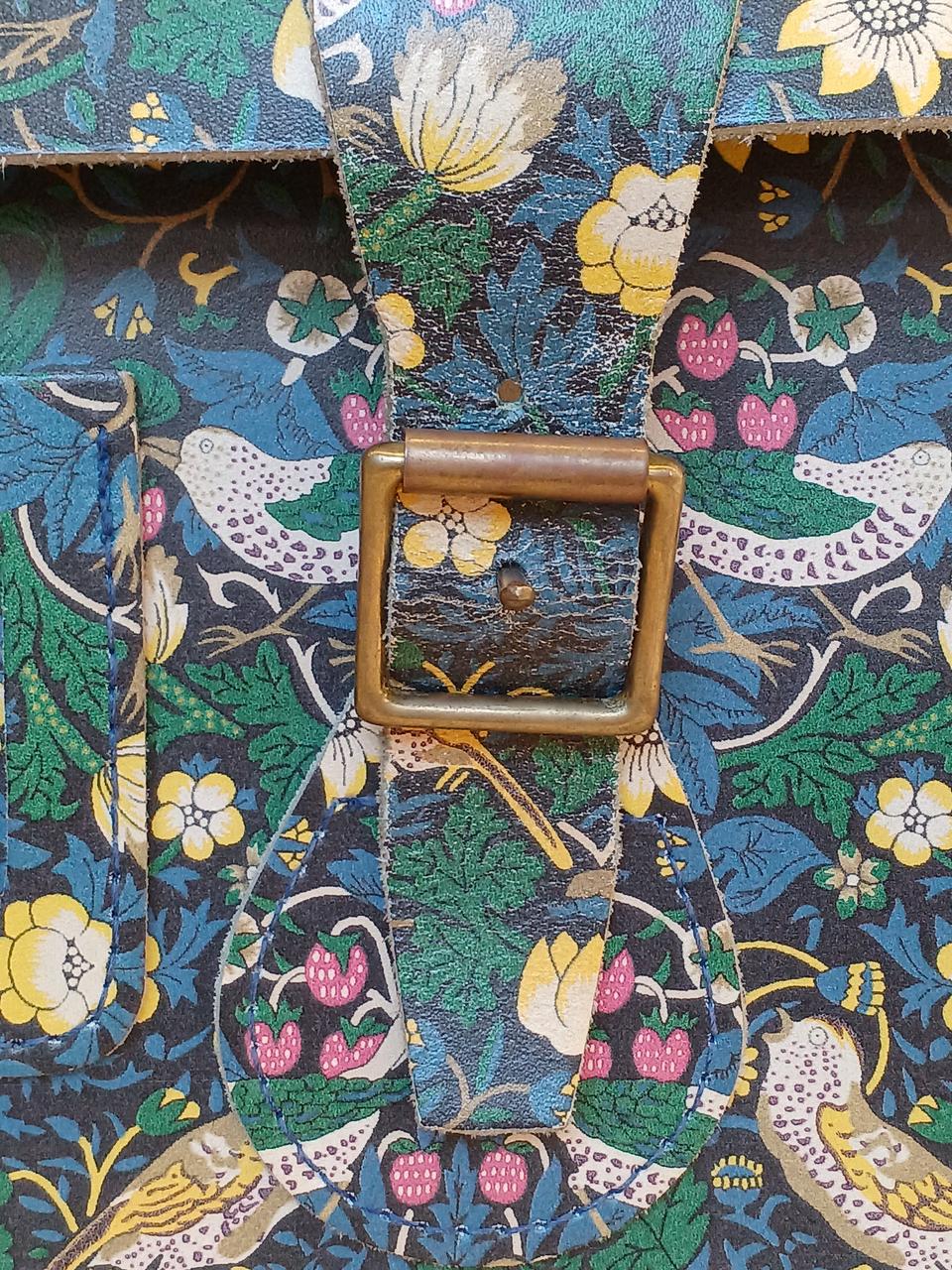 右側前金具部分