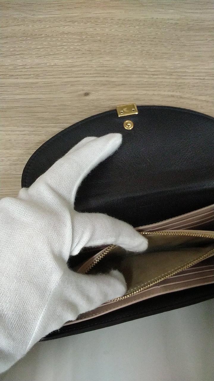 小銭入れなどご使用感あります。