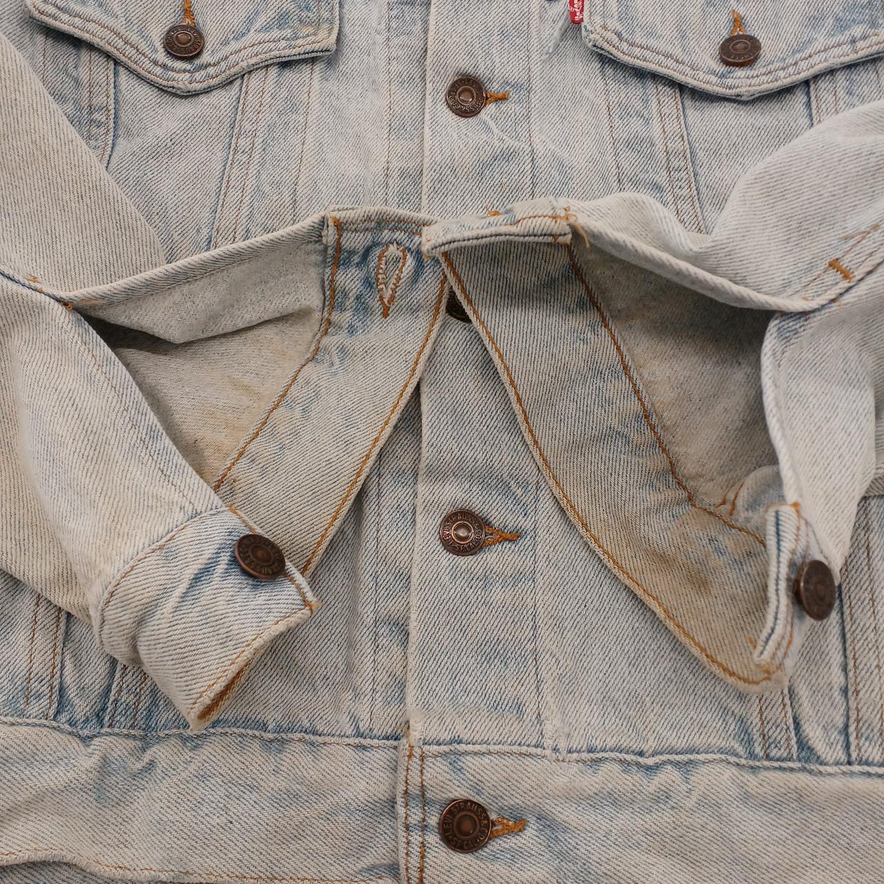 袖口内側、黄ばみあり。